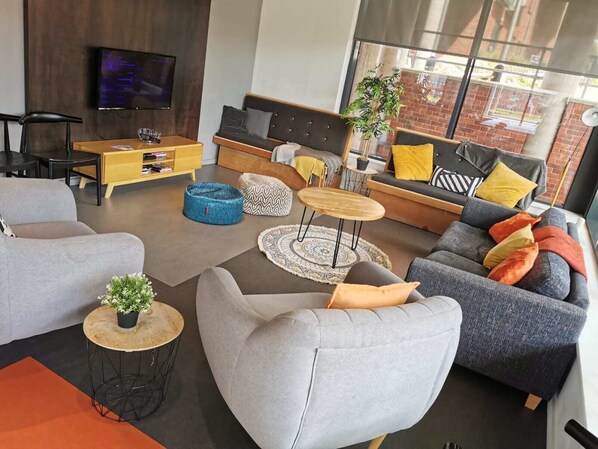 Coin salon dans le hall