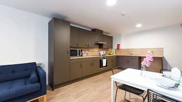 Single Room, Non Smoking | Shared kitchen