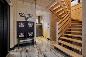 华丽独立别墅, 3 间卧室, 山景, 山腰 | 起居区 | 平板电视