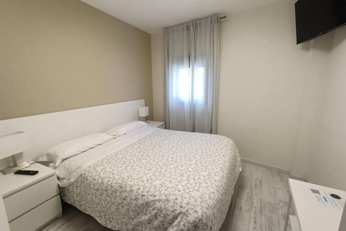 Desk, laptop workspace, free WiFi