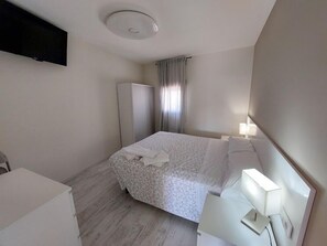 Deluxe Studio, Balcony, Mountain View