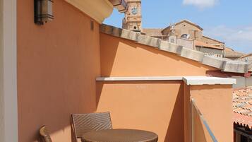 Deluxe studio, balkon, uitzicht op bergen | Terras