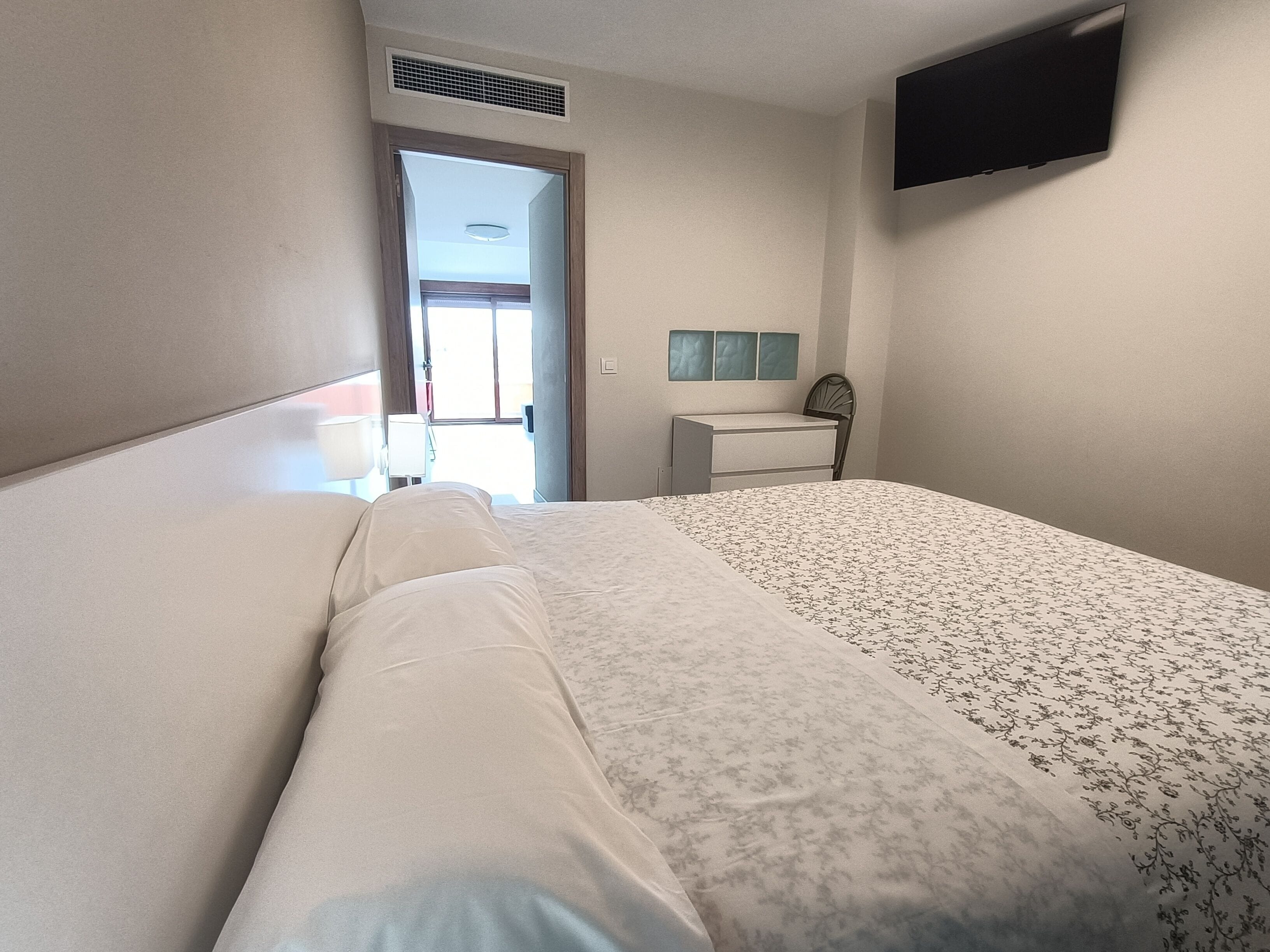 Deluxe-Studio, Balkon, Bergblick | Schreibtisch, laptopgeeigneter Arbeitsplatz, schallisolierte Zimmer