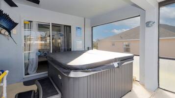 Tina de hidromasaje al aire libre