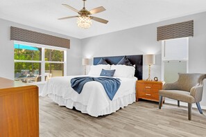 4 Schlafzimmer, Schreibtisch, Bügeleisen/Bügelbrett, Reisekinderbett