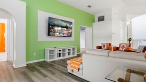 Smart TV - Disney Area, Pool, Game Room, Perfect for Families (Kissimmee)