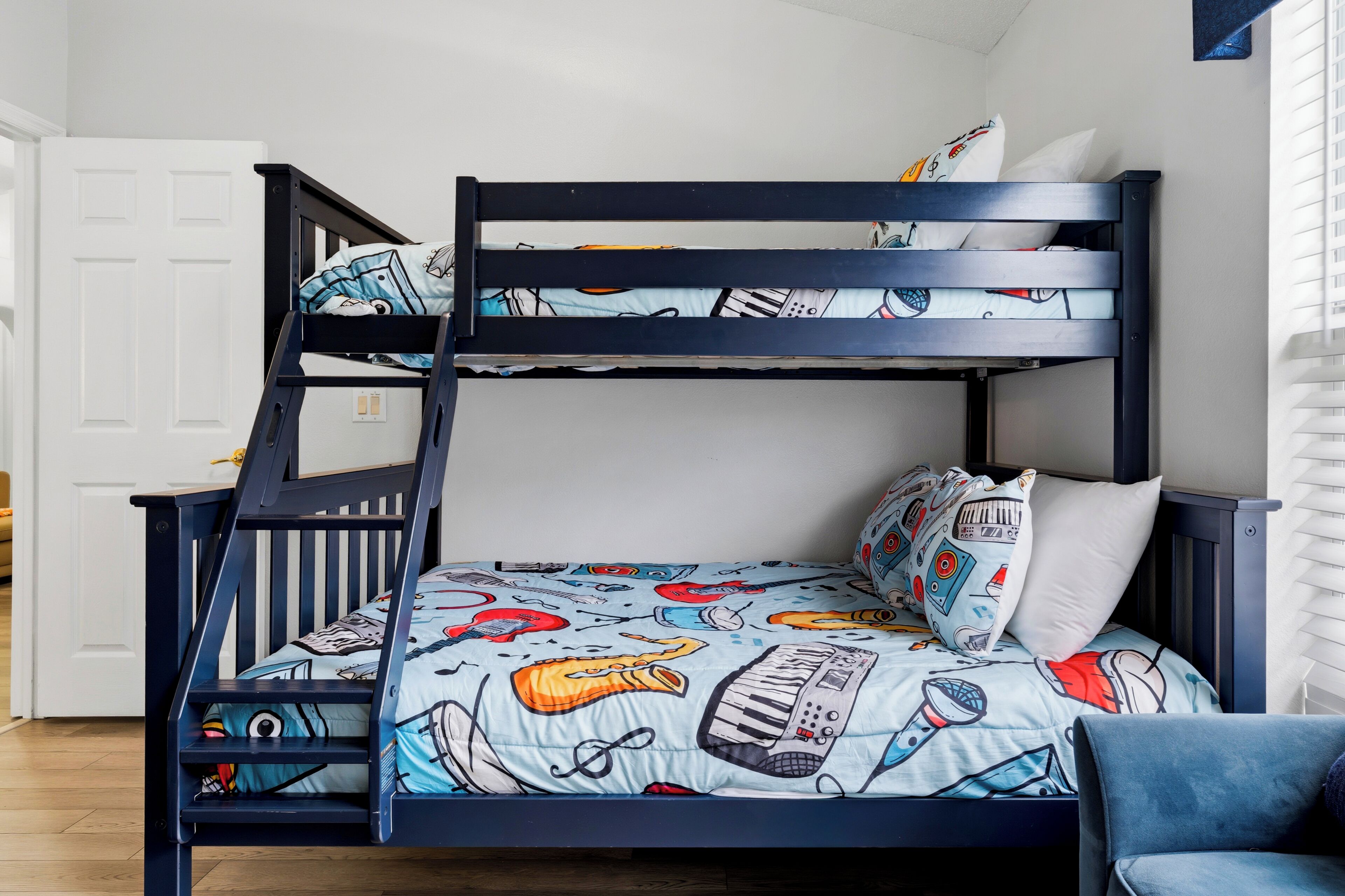 4 bedrooms, in-room safe, desk, iron/ironing board