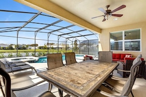 Outdoor dining - South Facing Pool & Spa - Lake View - Game Room - Gated Resort - Nr Disney (Kissimmee)