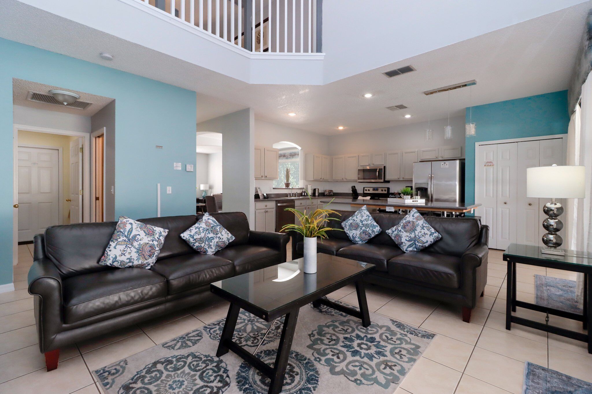 Smart TV, futbolito, libros