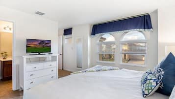 6 bedrooms, desk, iron/ironing board, travel crib