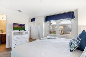 6 bedrooms, desk, iron/ironing board, travel cot