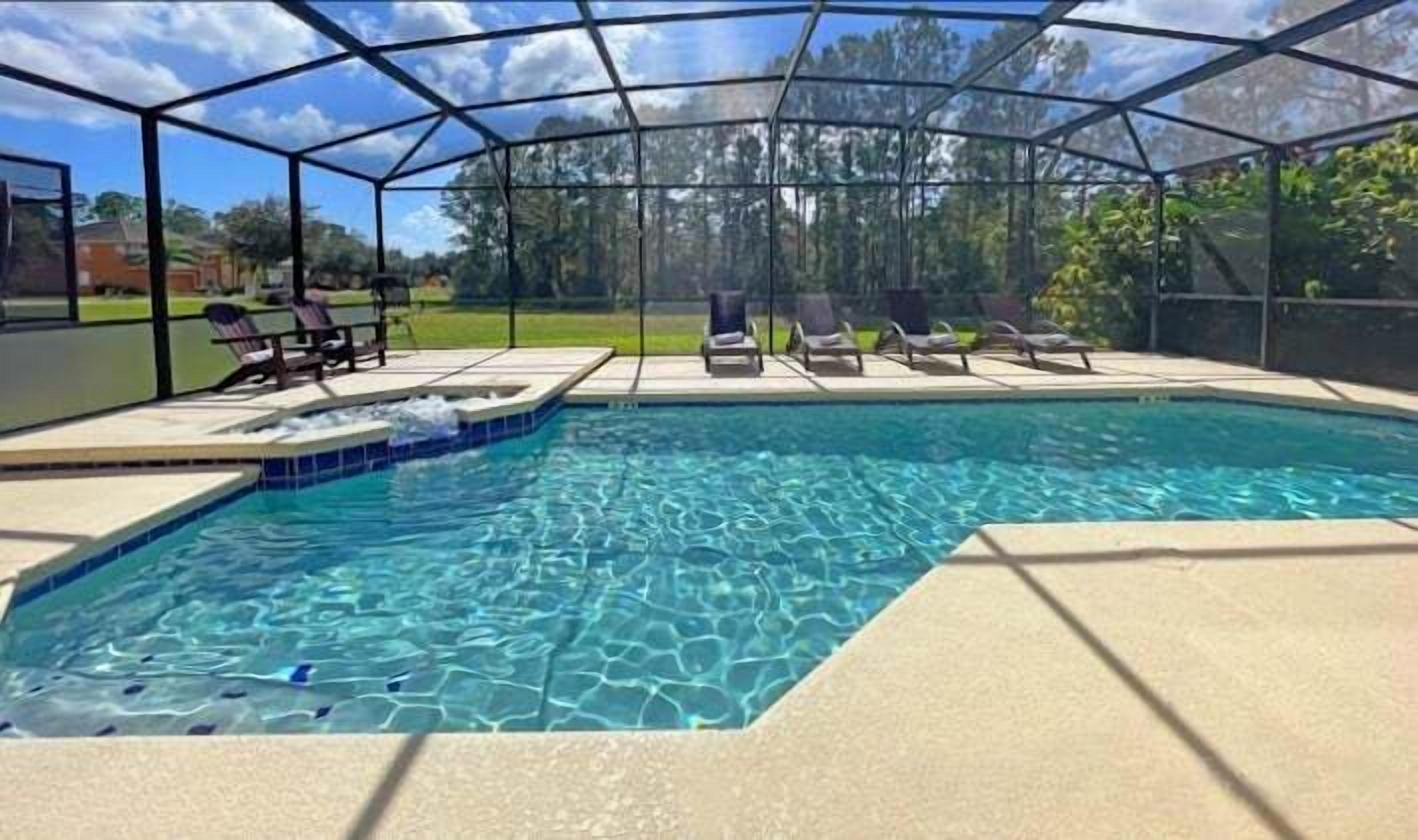 Piscina a l'aire lliure i piscina climatitzada 