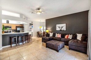 Smart TV, table football - ☀️ Spacious 5BR West Haven Villa Near Disney | Private Pool, Spa & Game Room (Davenport)