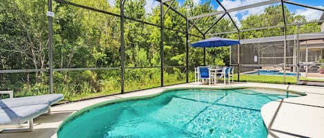 Piscina all'aperto, una piscina riscaldata