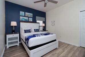 4 Schlafzimmer, Schreibtisch, Bügeleisen/Bügelbrett, Reisekinderbett