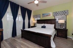 4 slaapkamers, een bureau, een strijkplank/strijkijzer, reisbedje