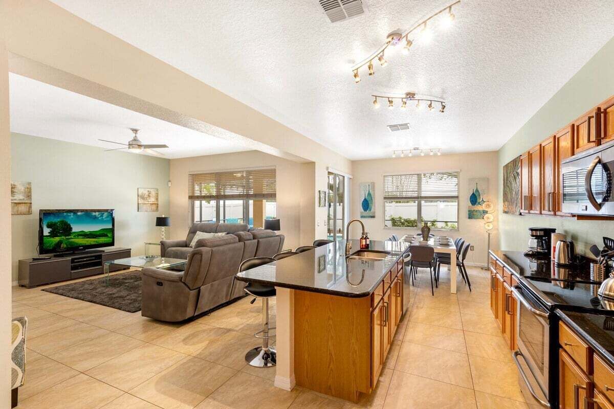 ثلاجة، ميكروويف، فرن، موقد طهي مسطح