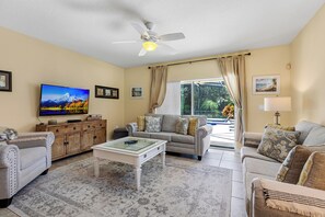 Smart TV, table football - ☀️ Spacious 5BR Villa Near Disney | South-Facing Pool, Spa & Game Room (Kissimmee)