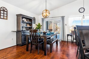 Unclassified image, 4 of 70, button