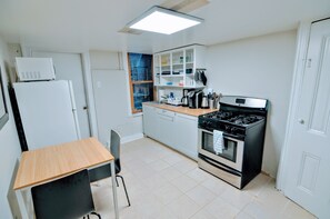 Micro-ondes, four, plaque de cuisson