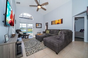 Smart TV, video games, books - Disney Area Villa – Lake View, South-Facing Pool & Fun Game Room (Kissimmee)