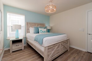 10 bedrooms, iron/ironing board, travel cot, free WiFi - 10 bedroom Disney area rental with dining for 16 and screened pool (Davenport)