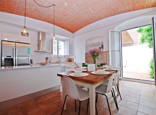 The painter's home · Charming house w/ terrace, sea views & 2 min beach