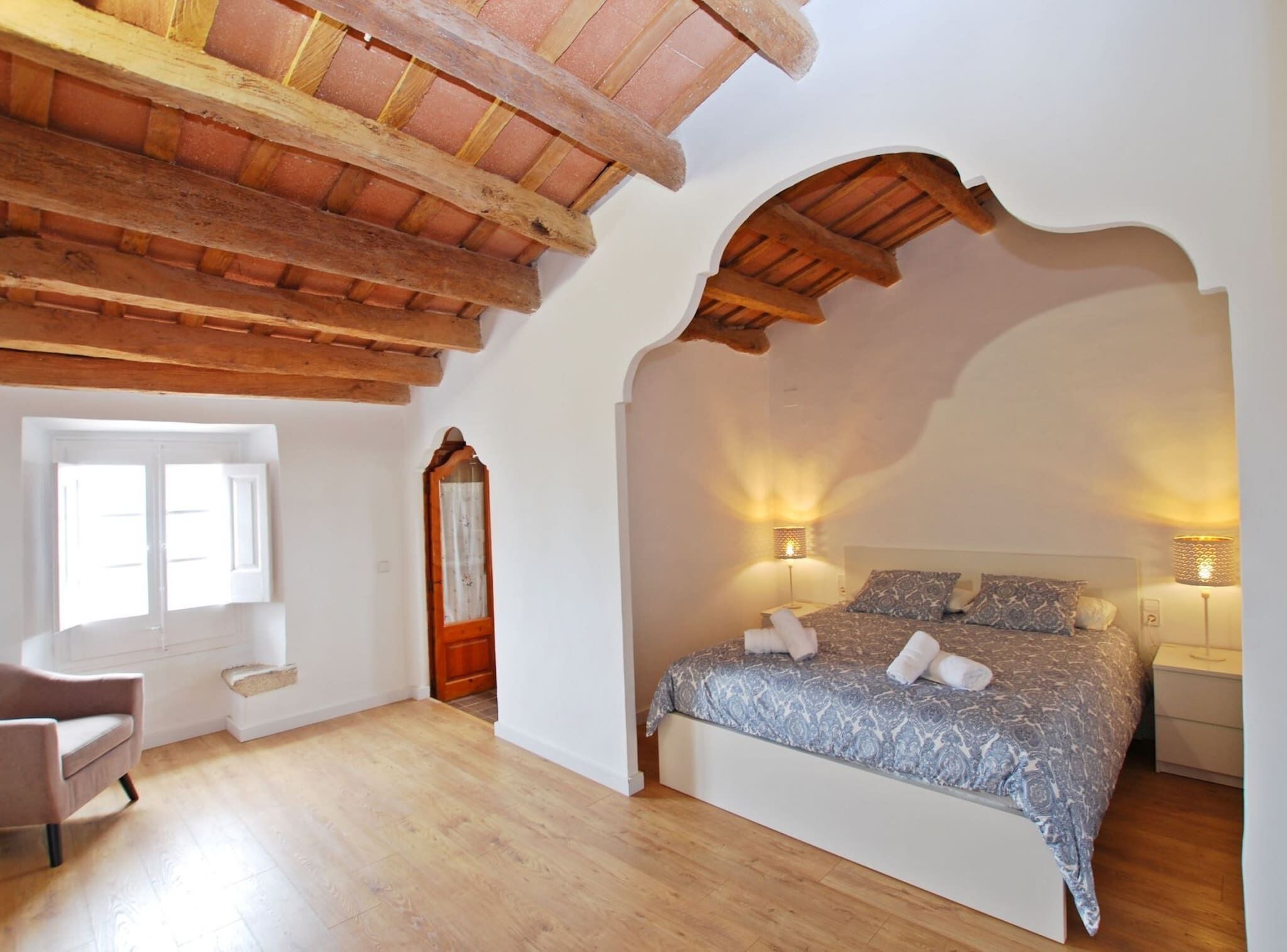 2 slaapkamers, een strijkplank/strijkijzer, gratis wifi, beddengoed