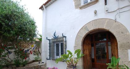 The painter's home · Charming house w/ terrace, sea views & 2 min beach