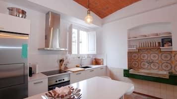 Réfrigérateur, micro-ondes, four, lave-vaisselle