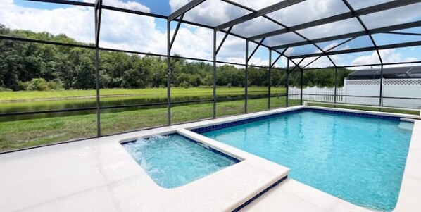 Outdoor pool, a heated pool - 🏡 Lake View Retreat | South-Facing Pool, Spa & Game Room – Quiet Community (Kissimmee)