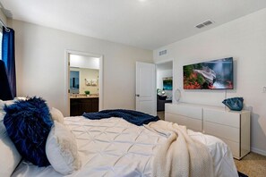 6 bedrooms, desk, iron/ironing board, travel cot