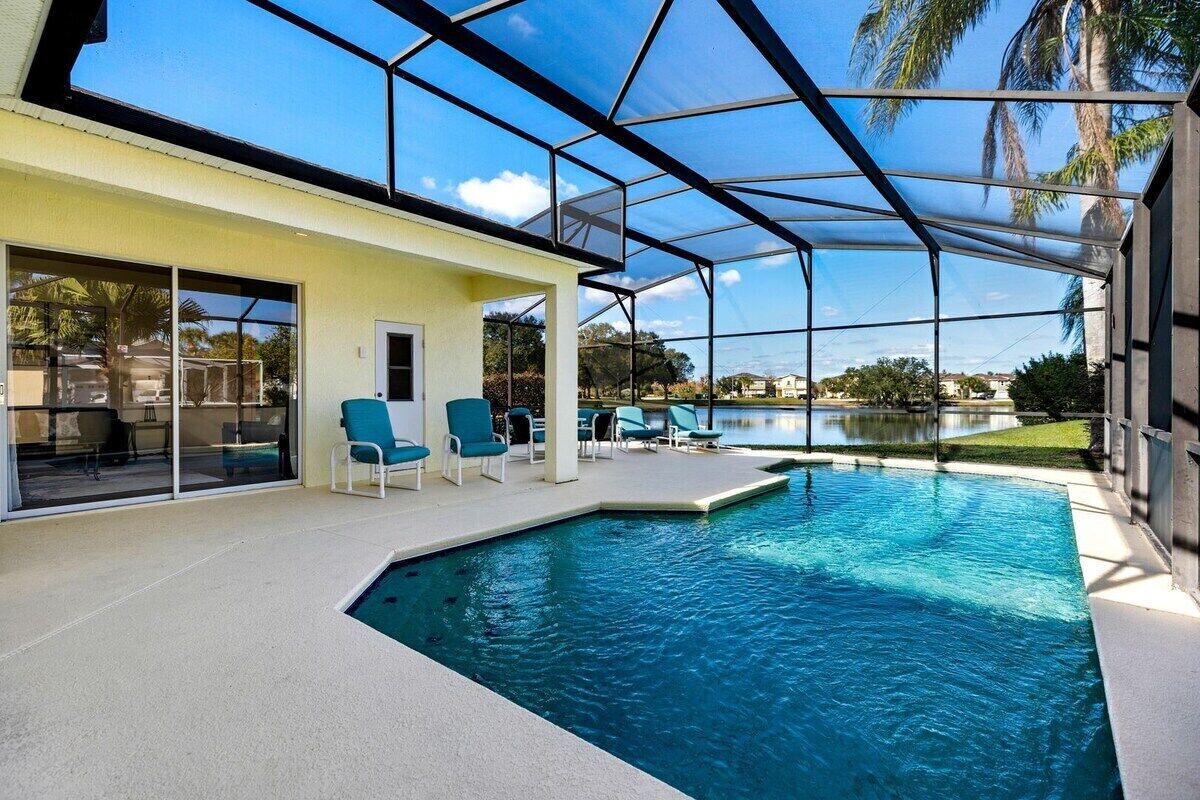 室外游泳池，恒温泳池