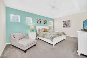 6 sovrum, skrivbord, strykjärn/strykbräda och resesäng