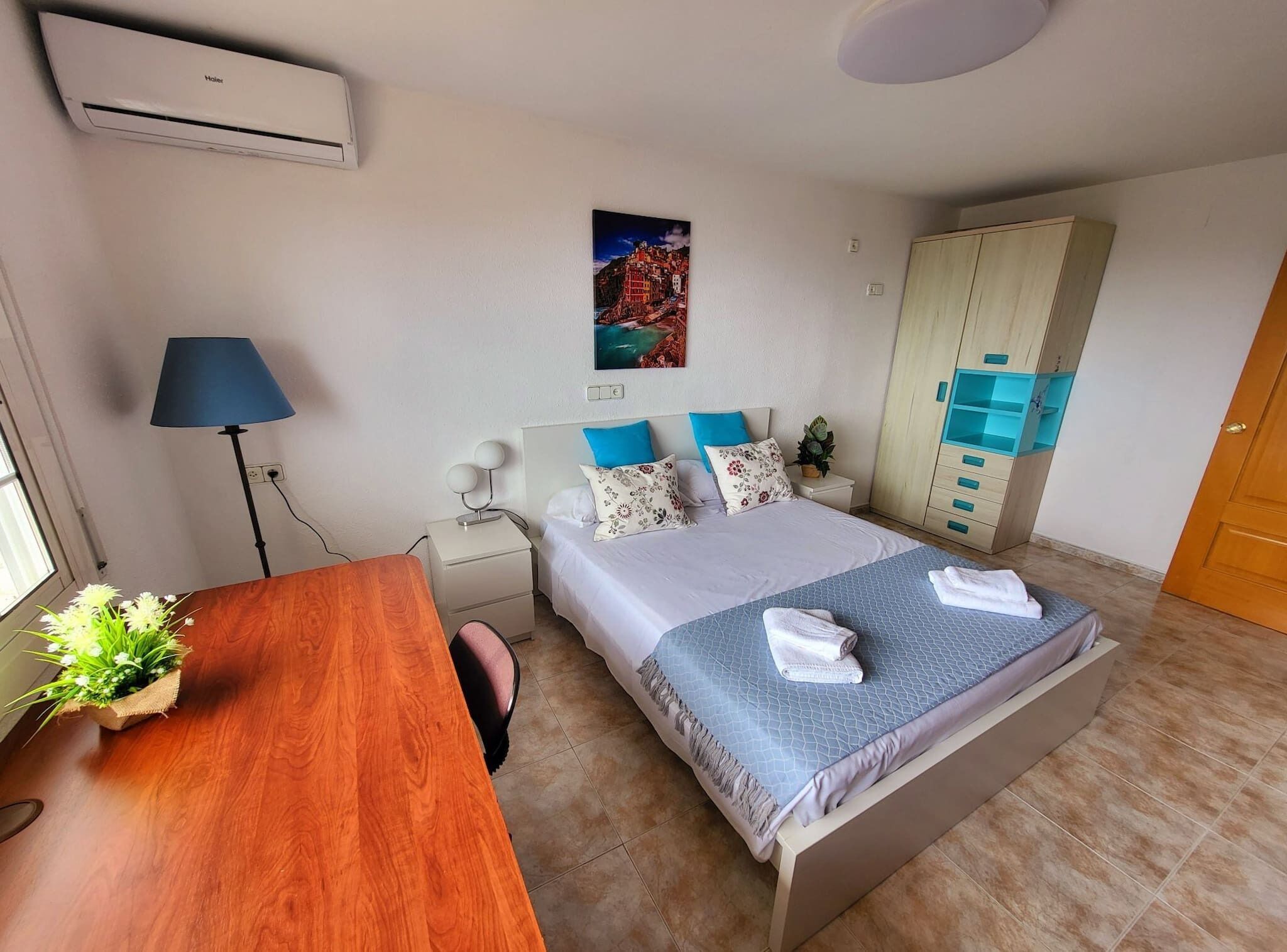4 bedrooms, iron/ironing board, free WiFi, bed sheets