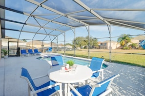 Outdoor dining - Family Villa with Pool, Spa &  Close to Attractions! (Kissimmee)
