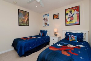 4 bedrooms, iron/ironing board, travel cot, free WiFi - Family Villa with Pool, Spa &  Close to Attractions! (Kissimmee)