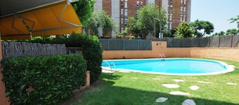 Narciso views - Community Pool