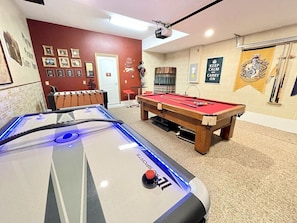 Games room - Family Villa with Pool, Spa &  Close to Attractions! (Davenport)