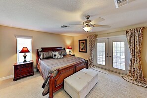 4 室のベッドルーム、デスク、アイロン / アイロン台、WiFi (無料)