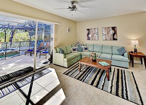 Smart TV, table football, printers - Family Villa with Pool, Spa &  Close to Attractions! (Davenport)