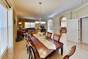 Dining - Family Villa with Pool, Spa &  Close to Attractions! (Davenport)