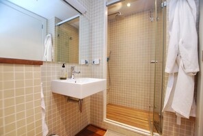 Shower, hair dryer, towels - Picasso street - Sea views village centre (Vilassar de Mar)
