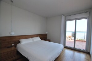 3 chambres, fer et planche à repasser, Wi-Fi gratuit, draps fournis