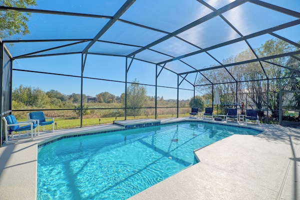 Enjoy all-day sun with this southeast-facing private pool. Perfect for relaxing, sunbathing, or a refreshing dip after visiting nearby Orlando attractions.