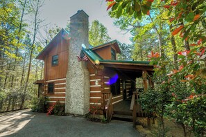 Exterior - Cozy, secluded 2BR cabin with hot tub & pool table only 1 mile from PF parkway! (Pigeon Forge)