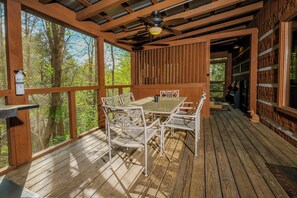 تناول الطعام بالخارج