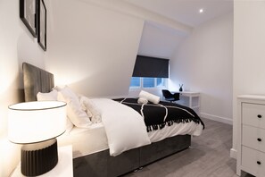 Basic Apartment, 3 Bedrooms | 3 bedrooms, bed sheets