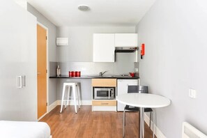 Studio, Non Smoking | Private kitchen