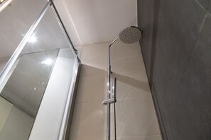 シャワー、タオル